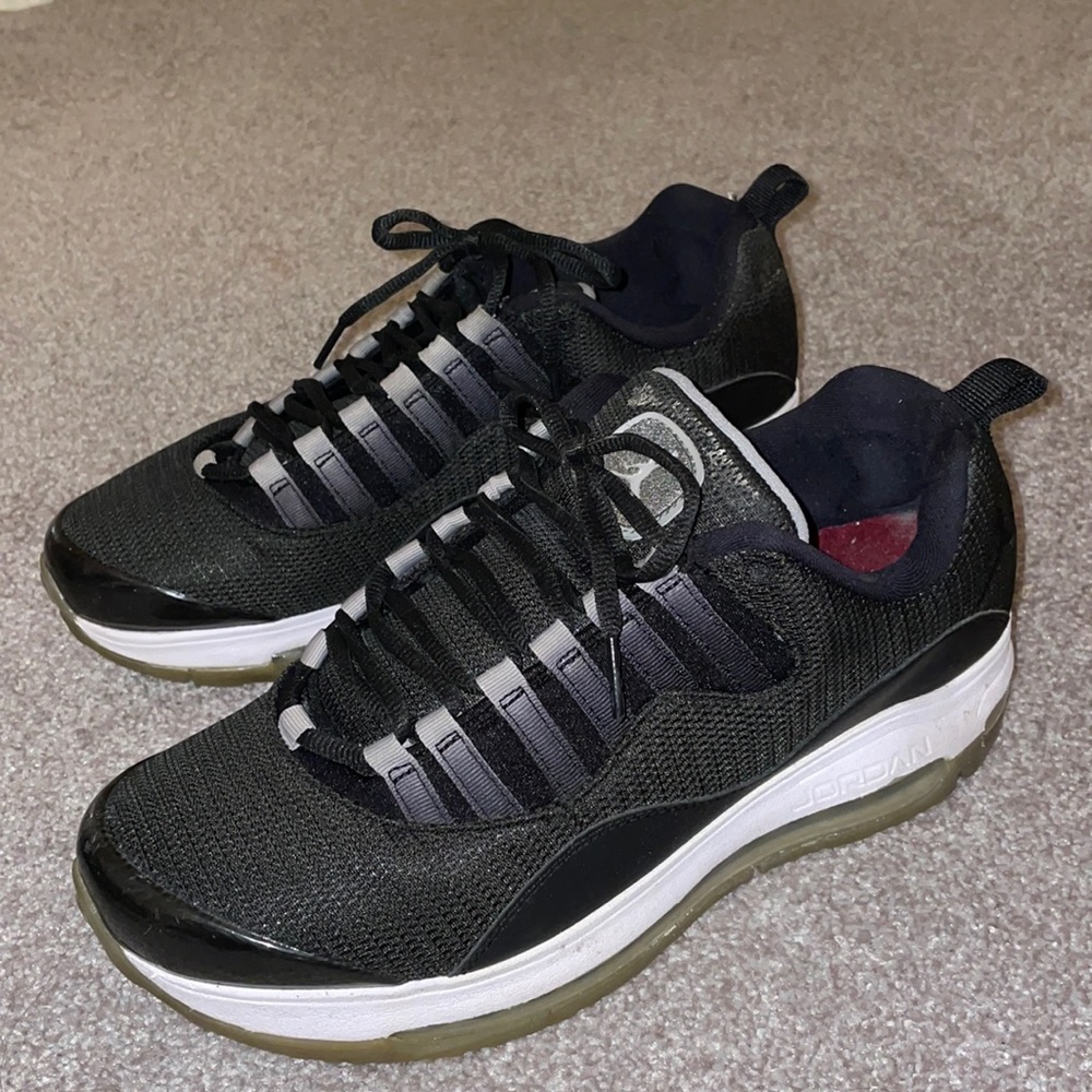 Jordan CMFT Air Max 10 Size 8.5, Black/White